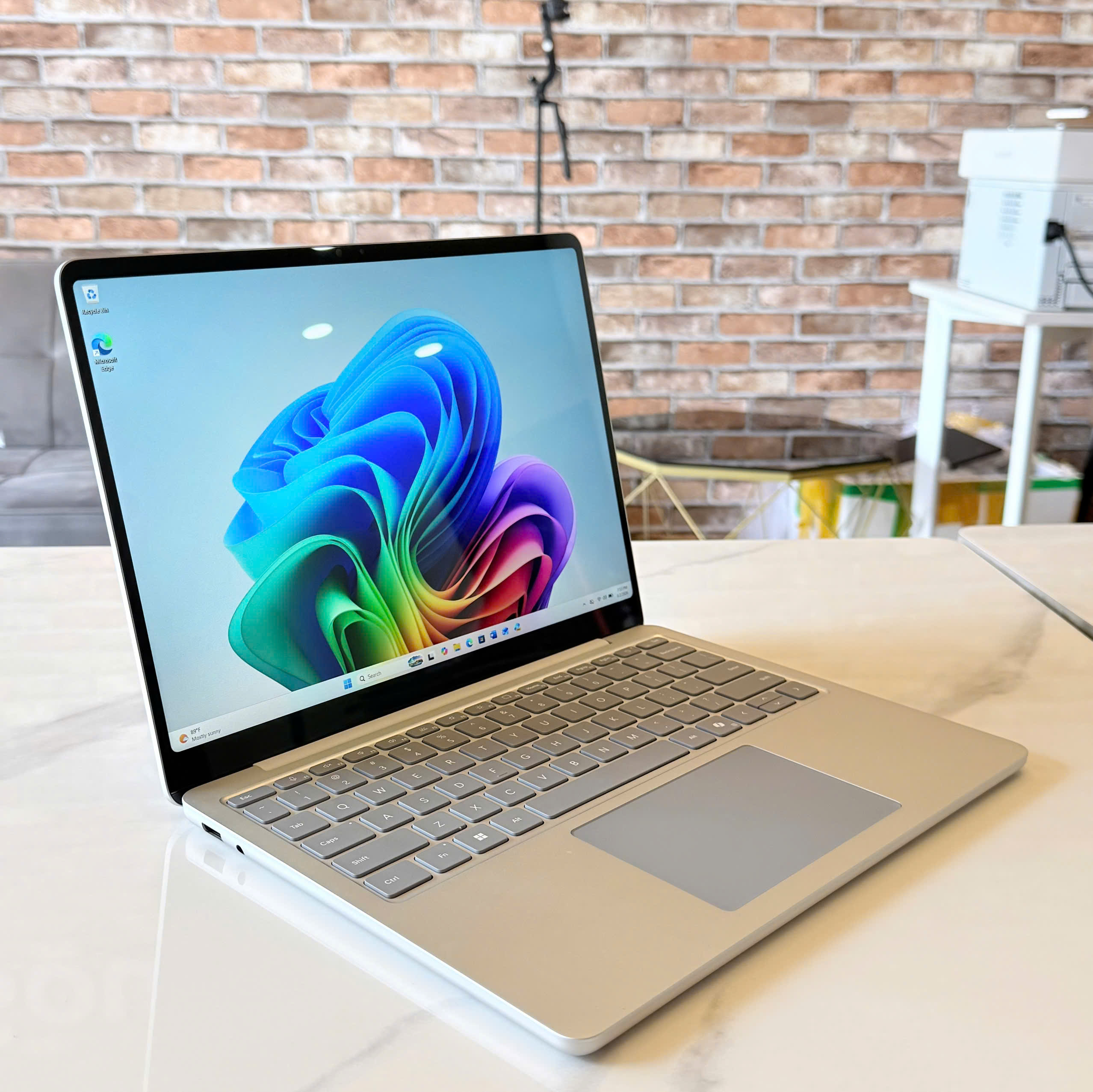 Surface Laptop 13-inch – Màn hình PixelSense Touch Màn hình Surface Laptop 13 inch 2025 PixelSense Touch