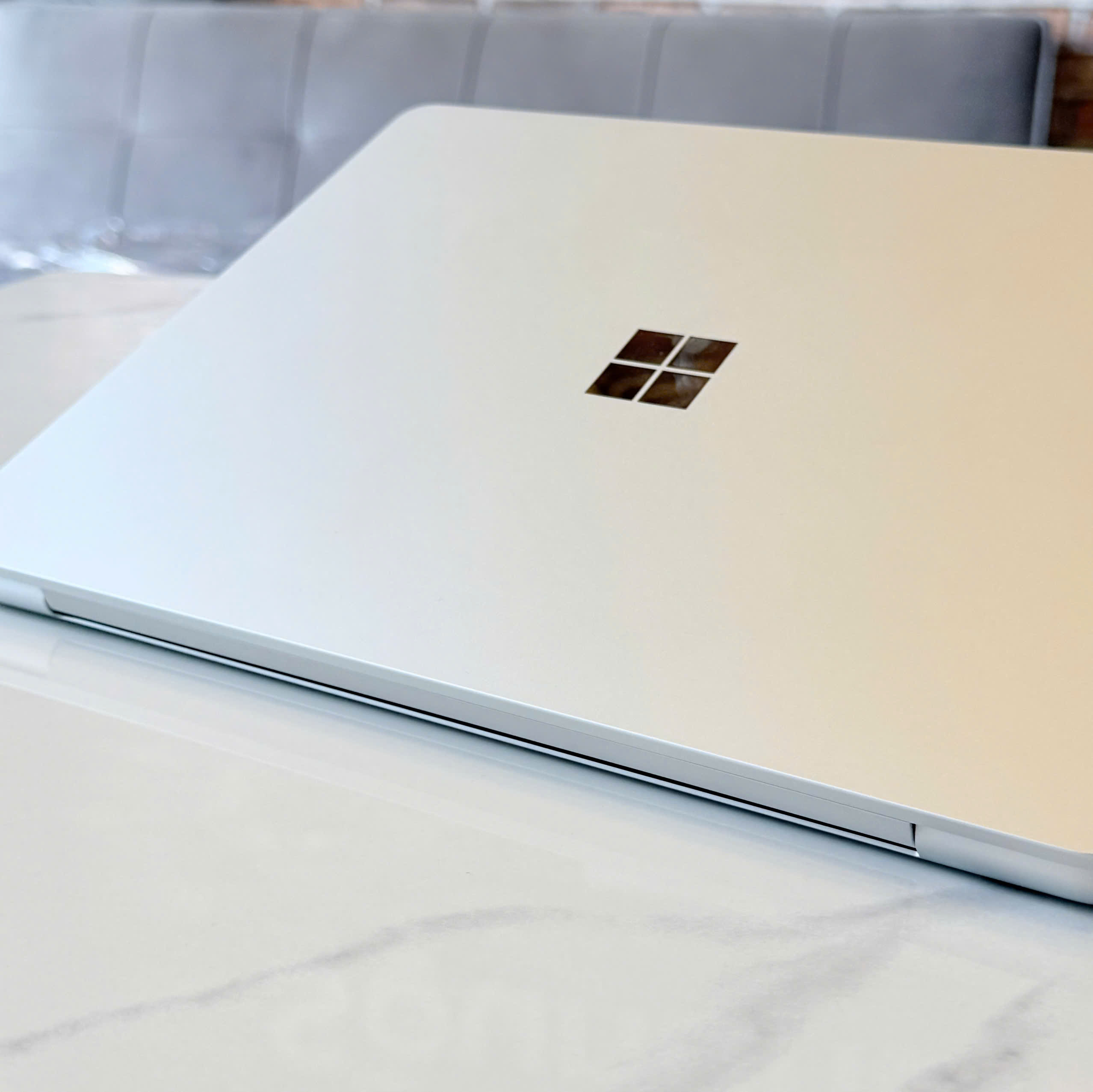 Surface Laptop 13-inch – Bàn phím và kết nối Bàn phím và cổng kết nối Surface Laptop 13 inch 2025