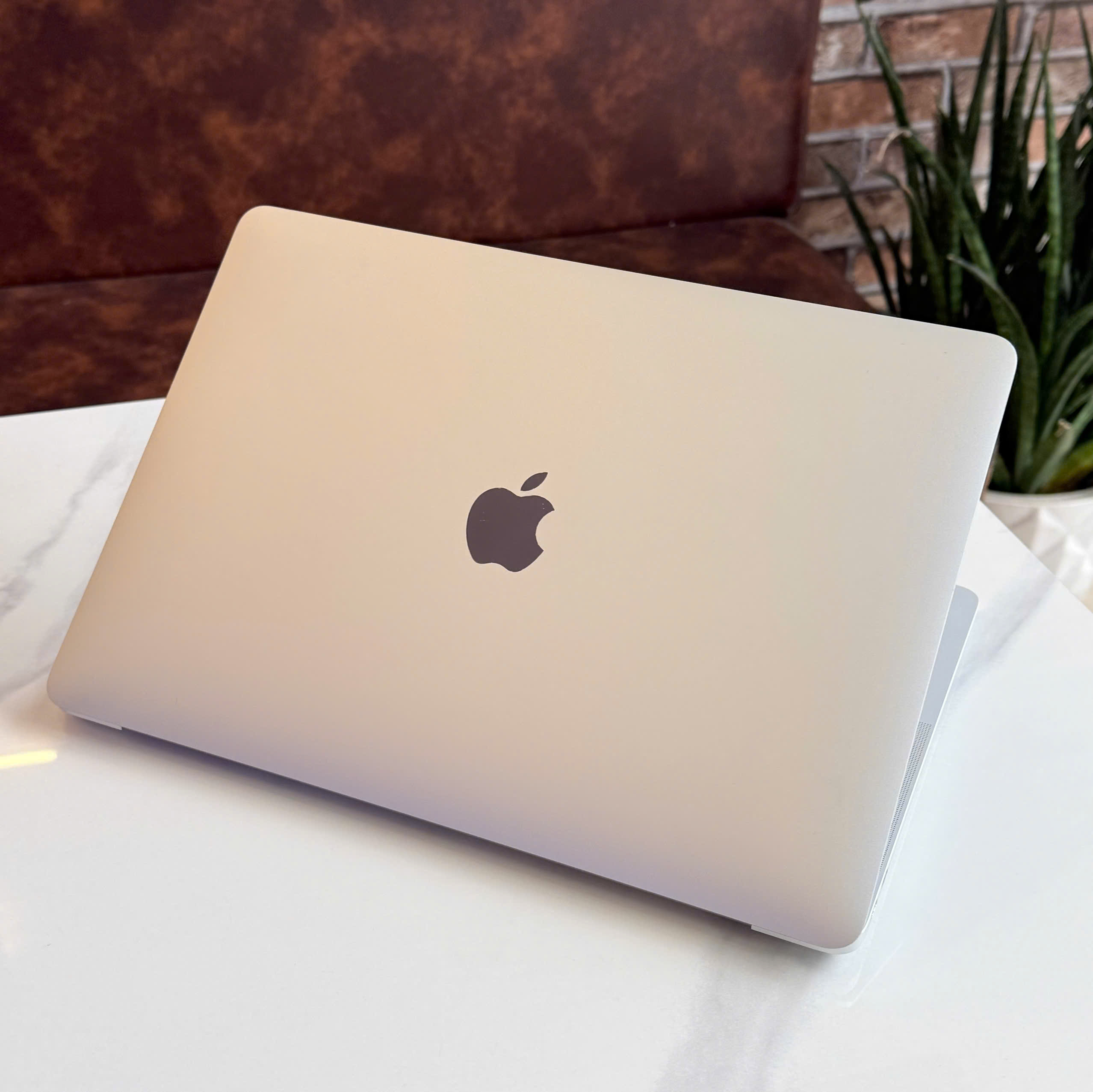 MacBook Air M1 – Bàn phím và kết nối Bàn phím và cổng kết nối MacBook Air M1 2020