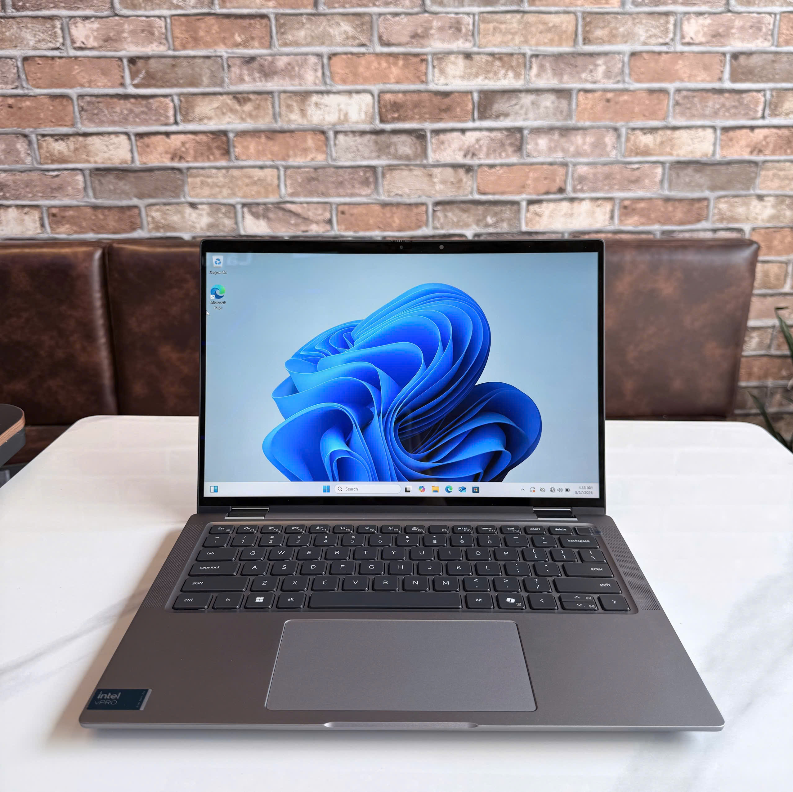 Dell Latitude 7450 2-in-1 – Thiết kế tổng thể Dell Latitude 7450 2-in-1 2024 Core Ultra 7 RAM 16GB SSD 512GB