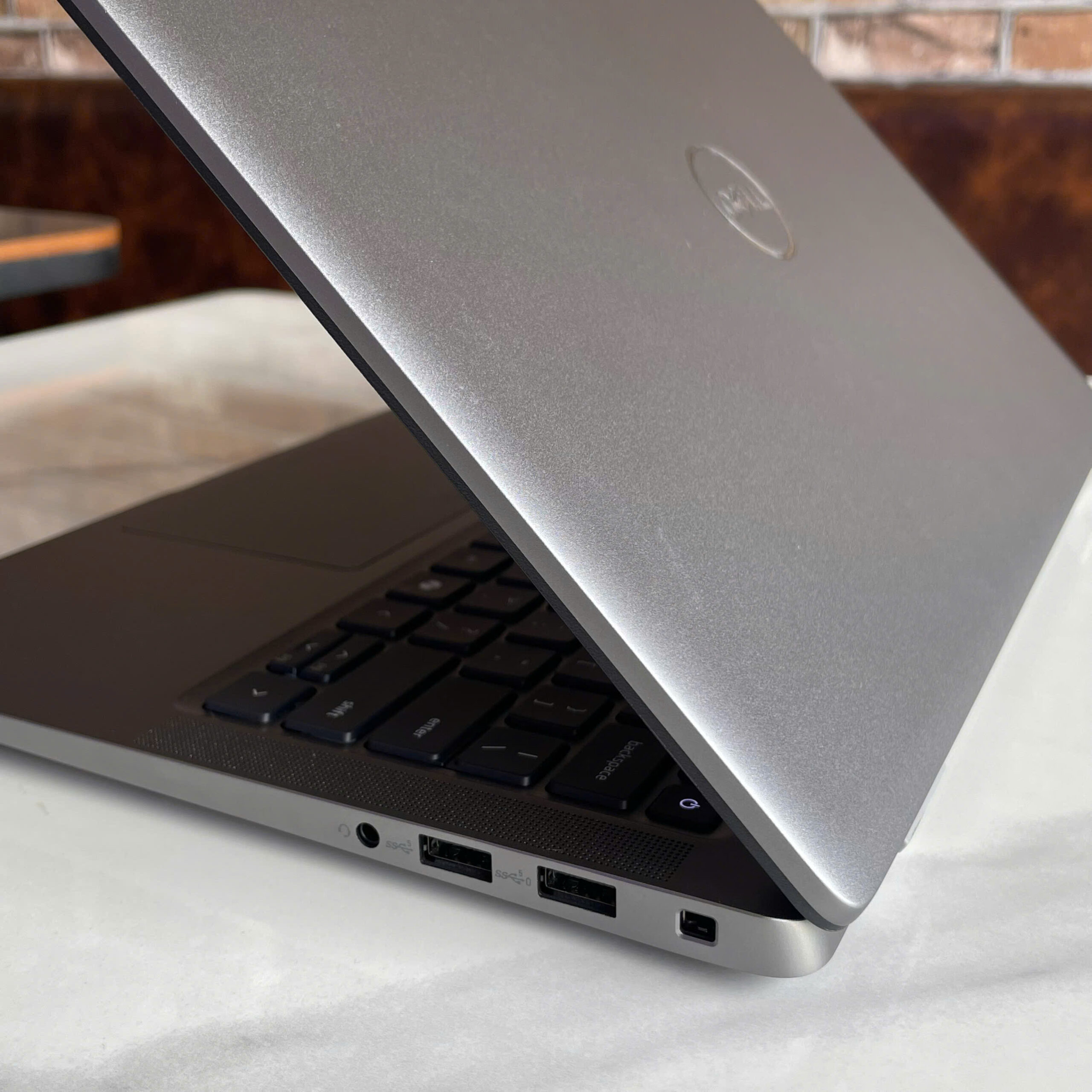 Dell Latitude 7450 – Thunderbolt 4 và HDMI 2.1 Cổng kết nối Dell Latitude 7450