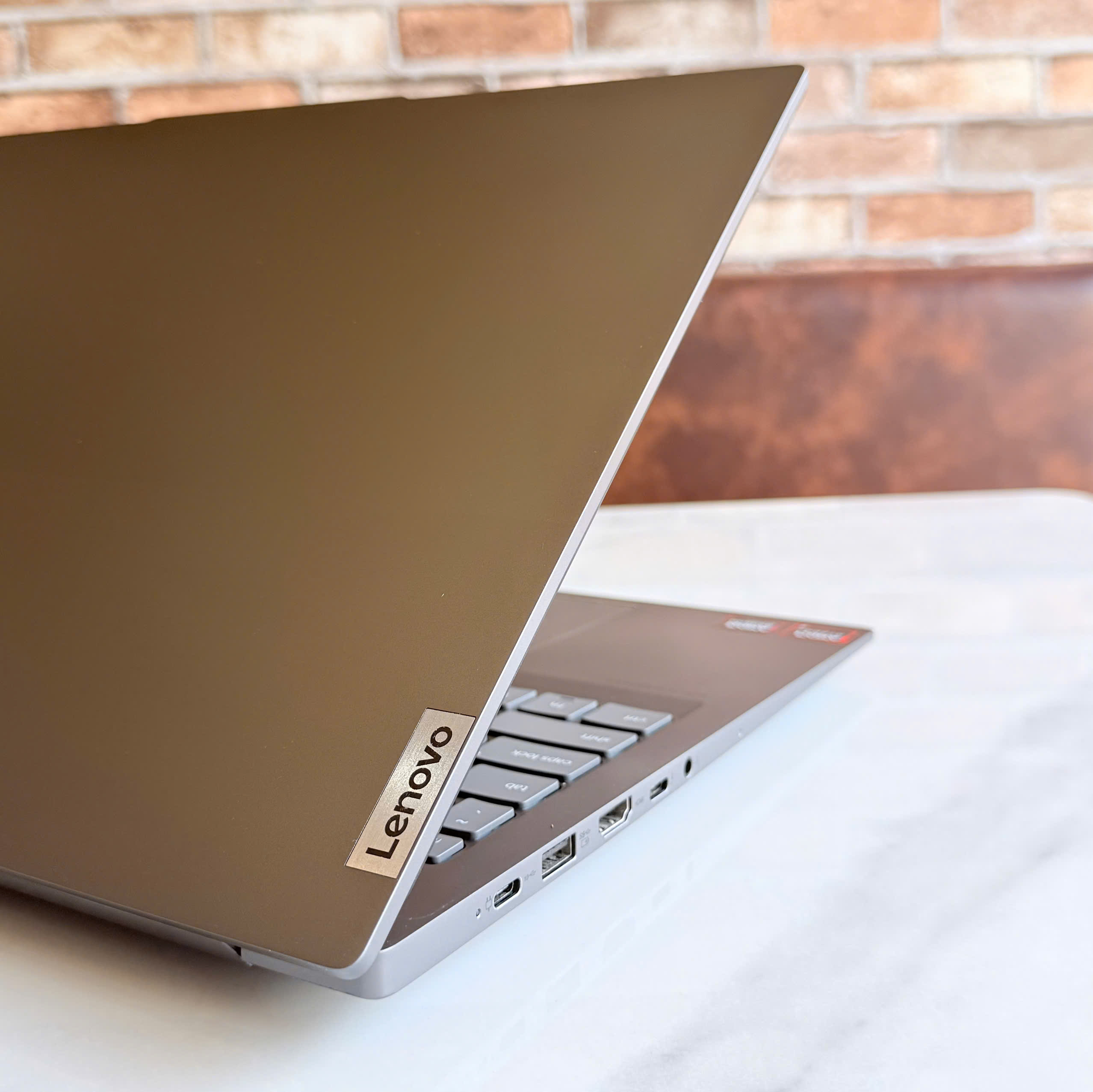 ThinkBook 16 G7+ – USB4, HDMI 2.1 và RJ45 Cổng kết nối Lenovo ThinkBook 16 G7 Plus
