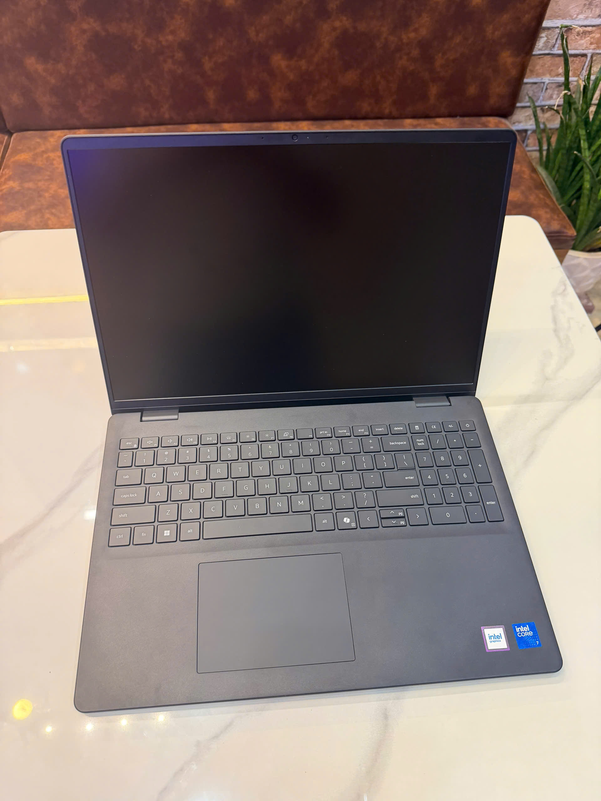 Dell 16 DC16250 – Thiết kế tổng thể Dell 16 DC16250 Core 7 150U RAM 16GB SSD 512GB