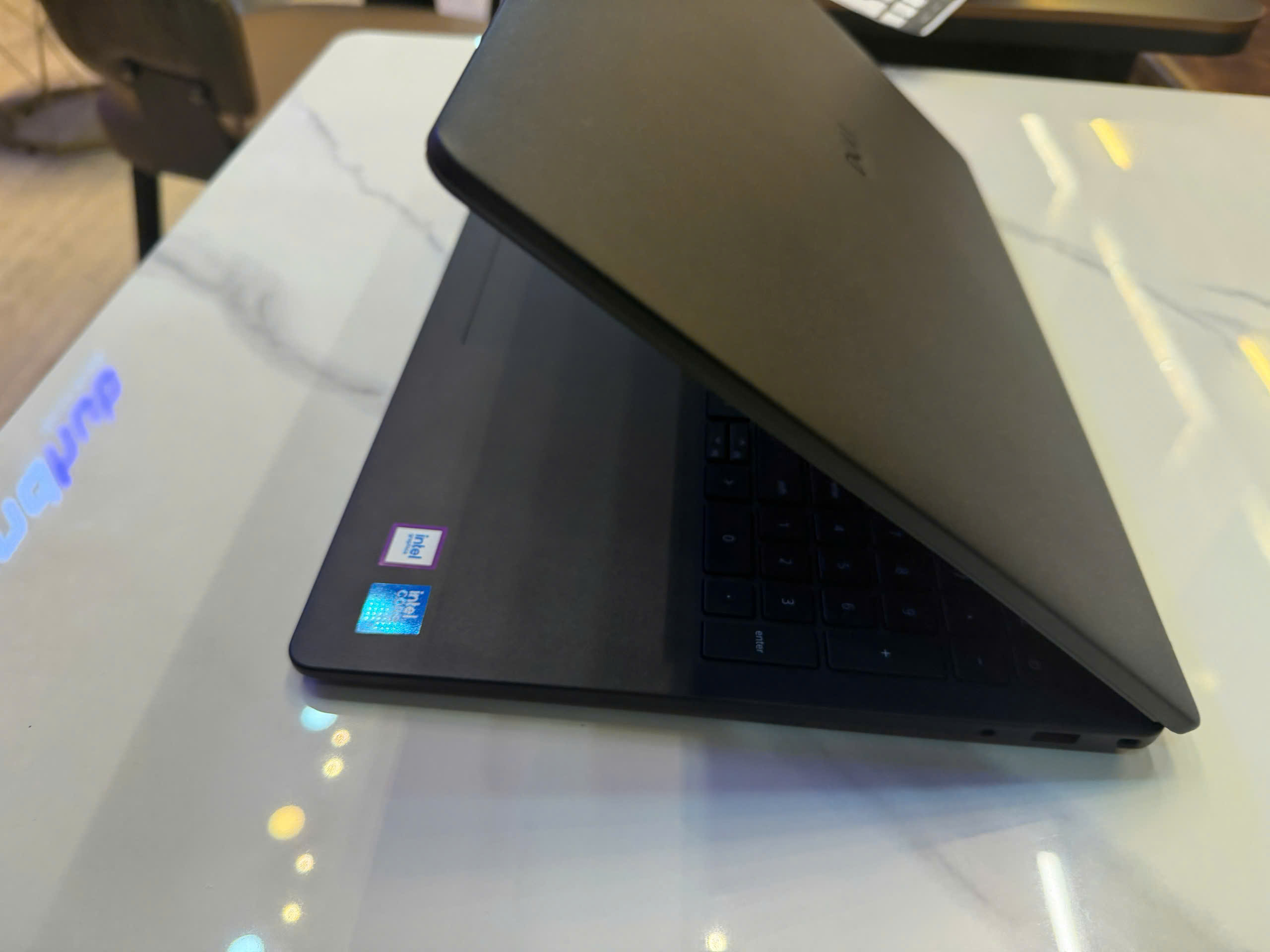 Dell 16 DC16250 – Màn hình 16 inch FHD+ Màn hình Dell 16 DC16250 FHD Plus