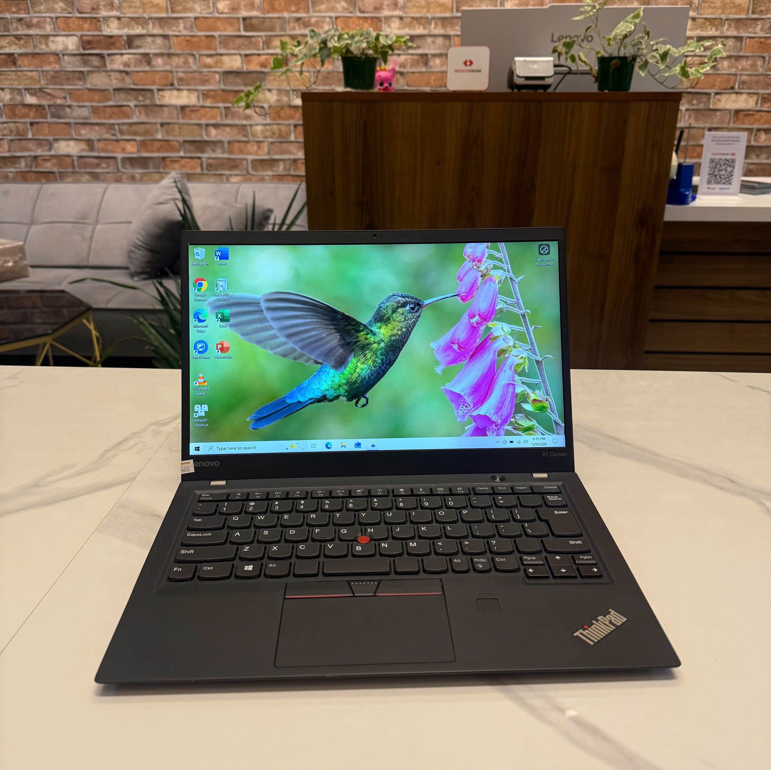 ThinkPad X1 Carbon Gen 5 – Thiết kế tổng thể Lenovo ThinkPad X1 Carbon Gen 5 Core i5 RAM 8GB SSD 256GB
