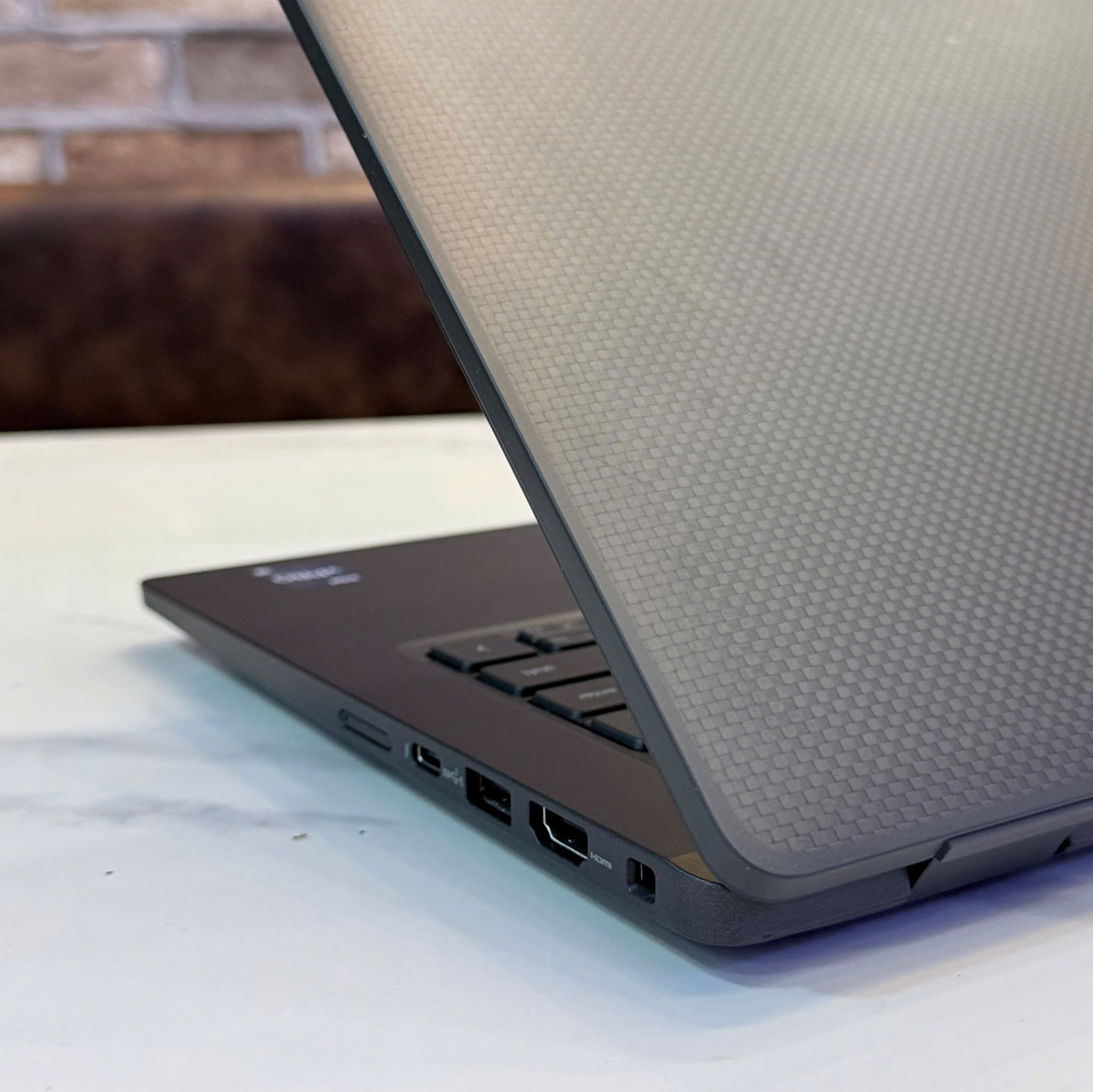 Dell Latitude 7430 – Thunderbolt 4 và HDMI Cổng kết nối Dell Latitude 7430