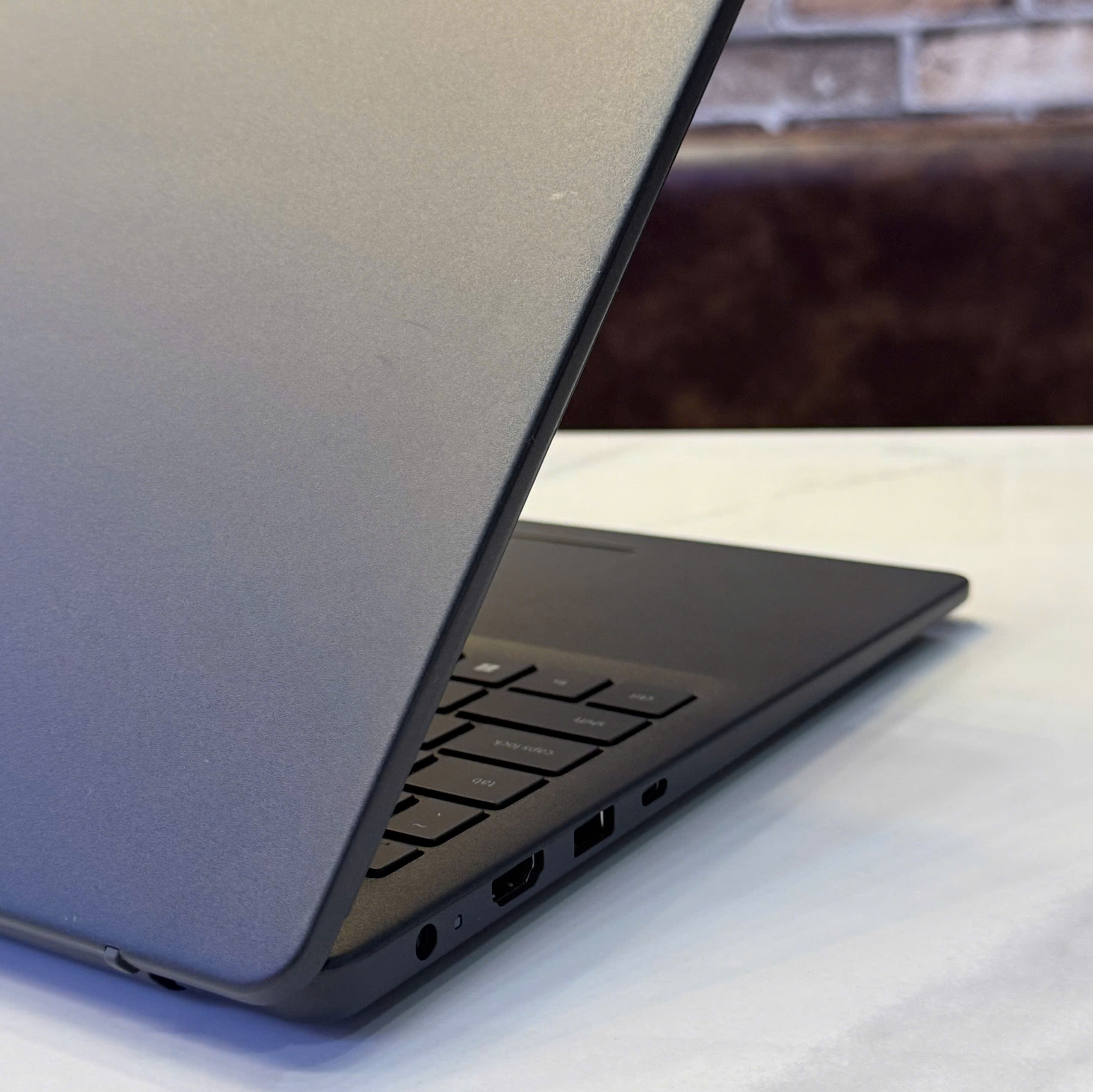 Dell 16 DC16251 – USB-C HDMI USB-A Cổng kết nối Dell 16 DC16251