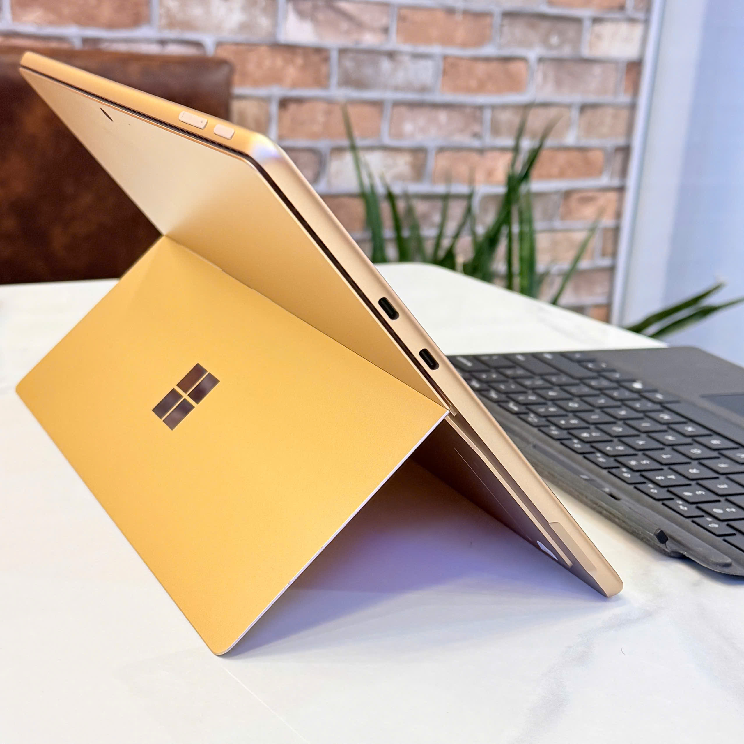 Surface Pro 11 kết nối USB4 Surface Pro 11 USB4 bàn phím Surface Slim Pen
