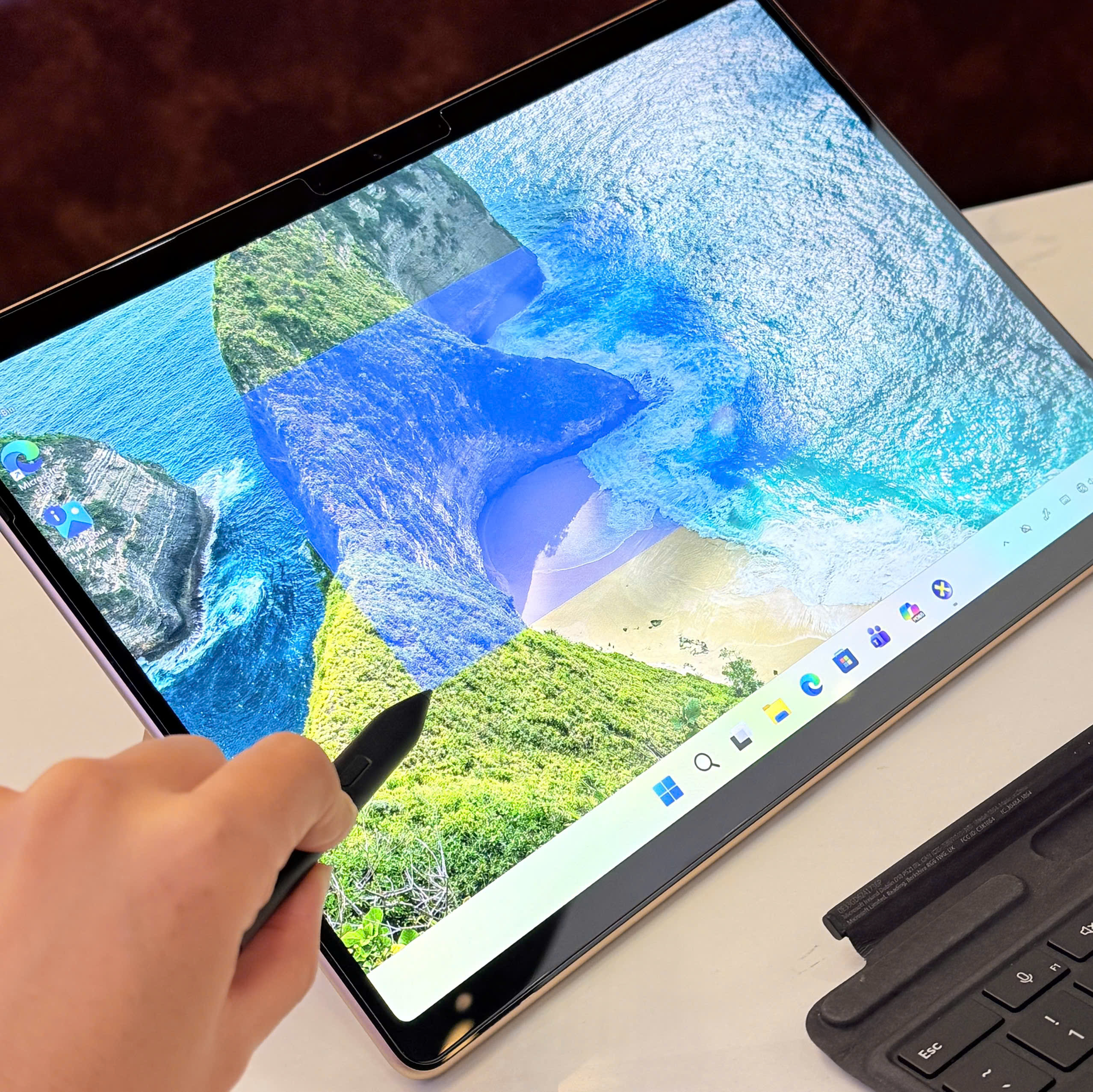 Surface Pro 11 PixelSense Flow OLED Surface Pro 11 OLED 2880x1920 120Hz
