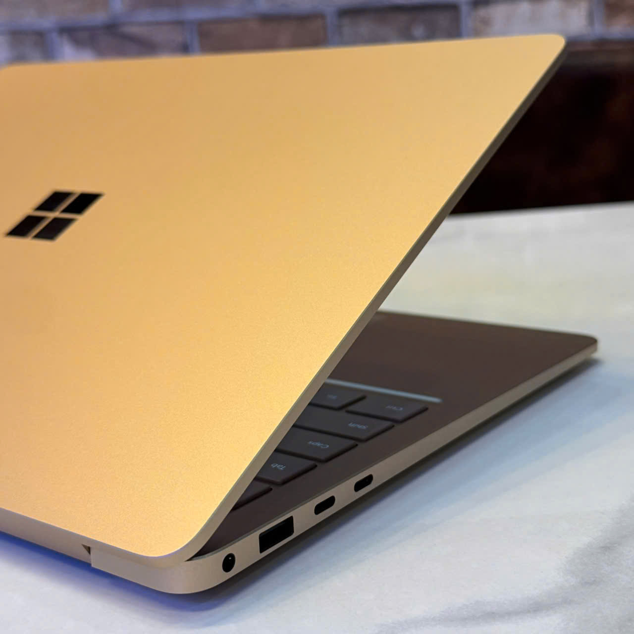 Surface Laptop 7 kết nối USB4 Cổng Surface Laptop 7 USB4 USB-A Surface Connect