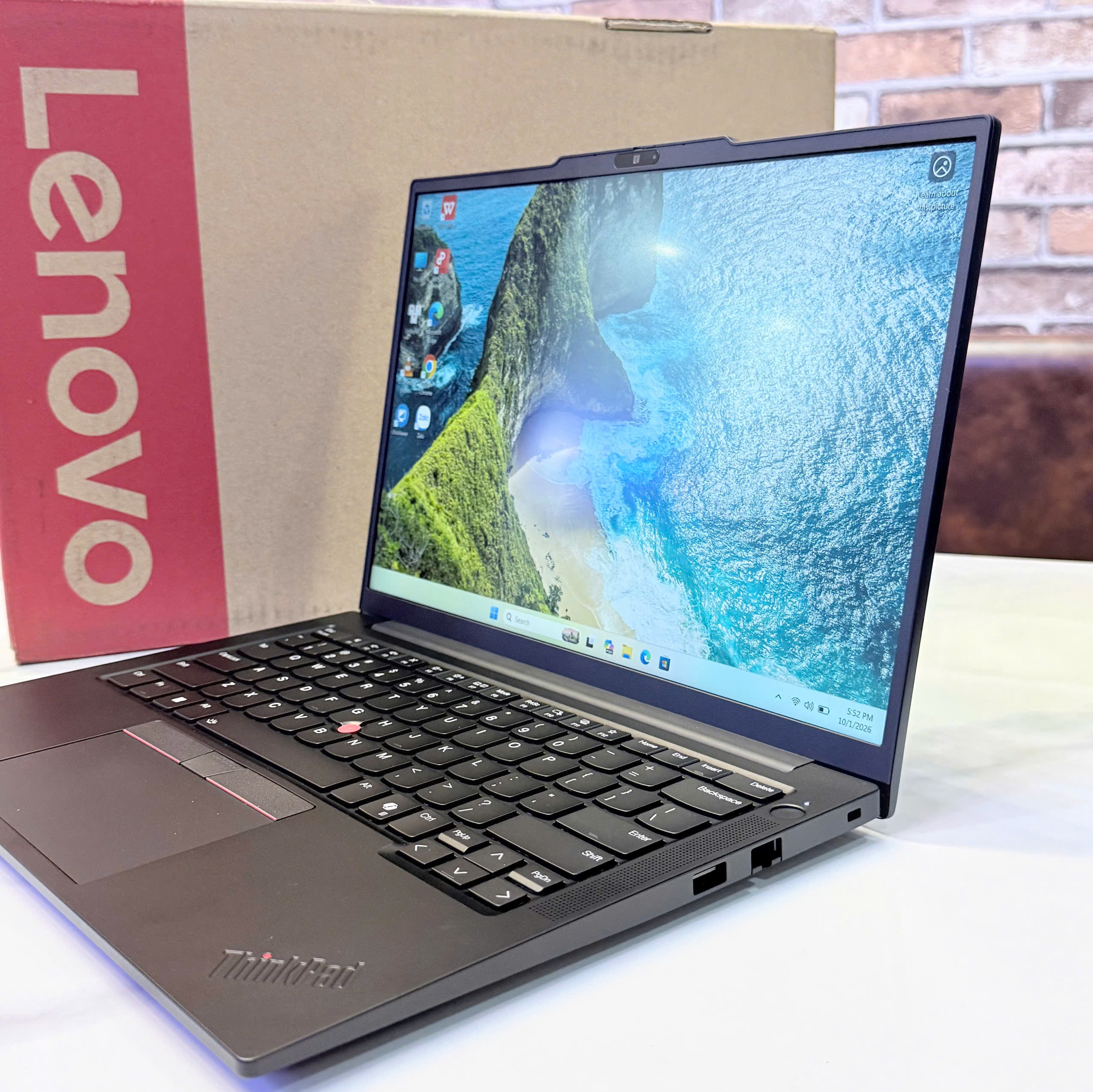 ThinkPad E14 Gen 7 màn hình WUXGA
