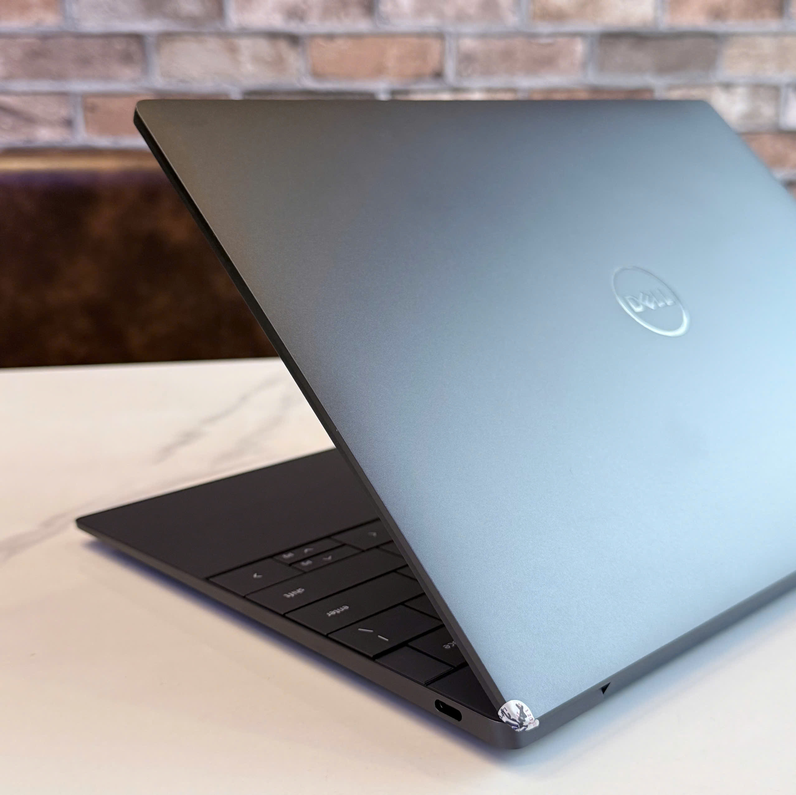 Dell XPS 13 9345 kết nối Dell XPS 13 9345 USB4
