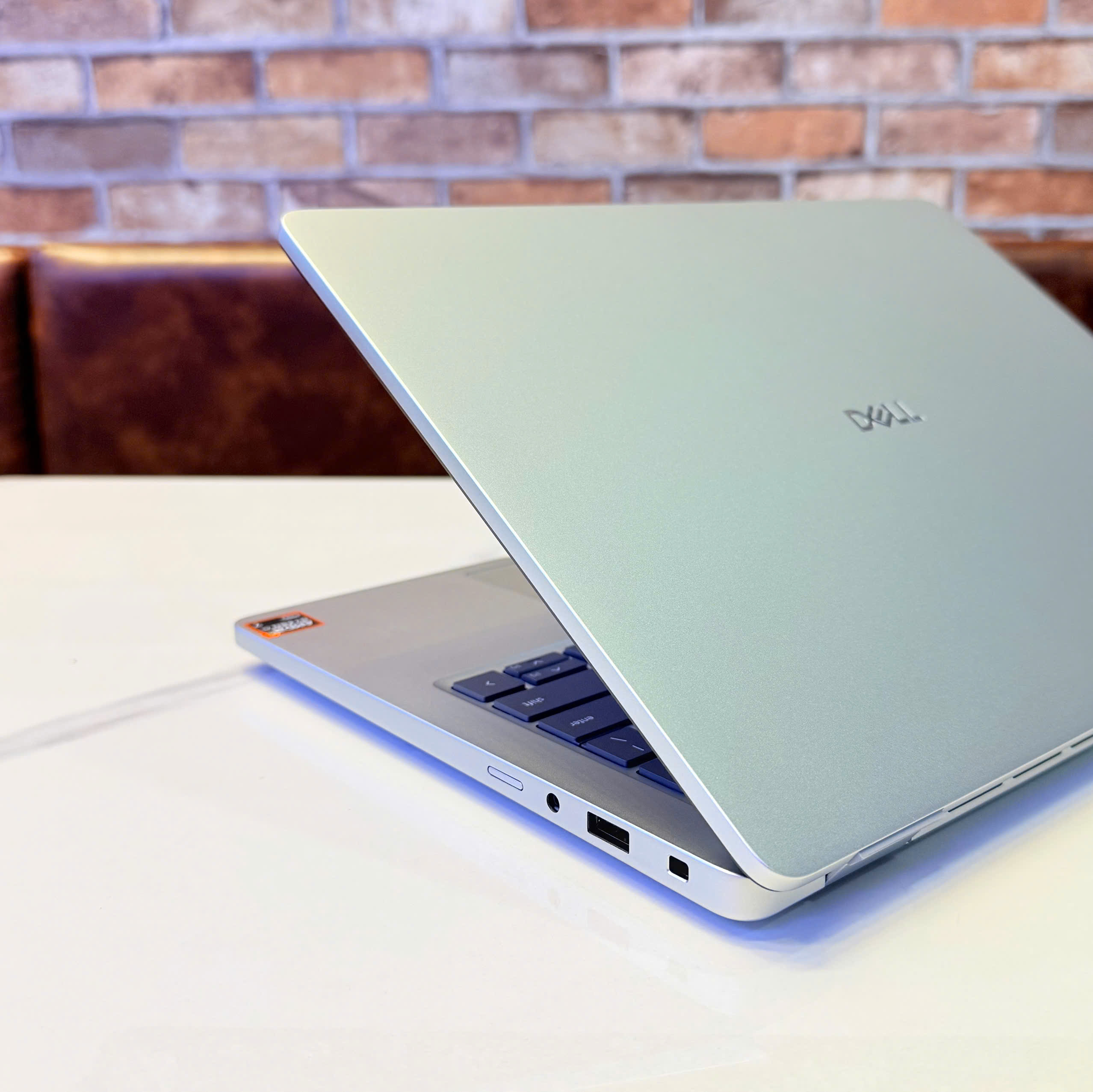 Dell Pro 13 Plus Thunderbolt 4 Cổng kết nối Dell Pro 13 Plus PB13255