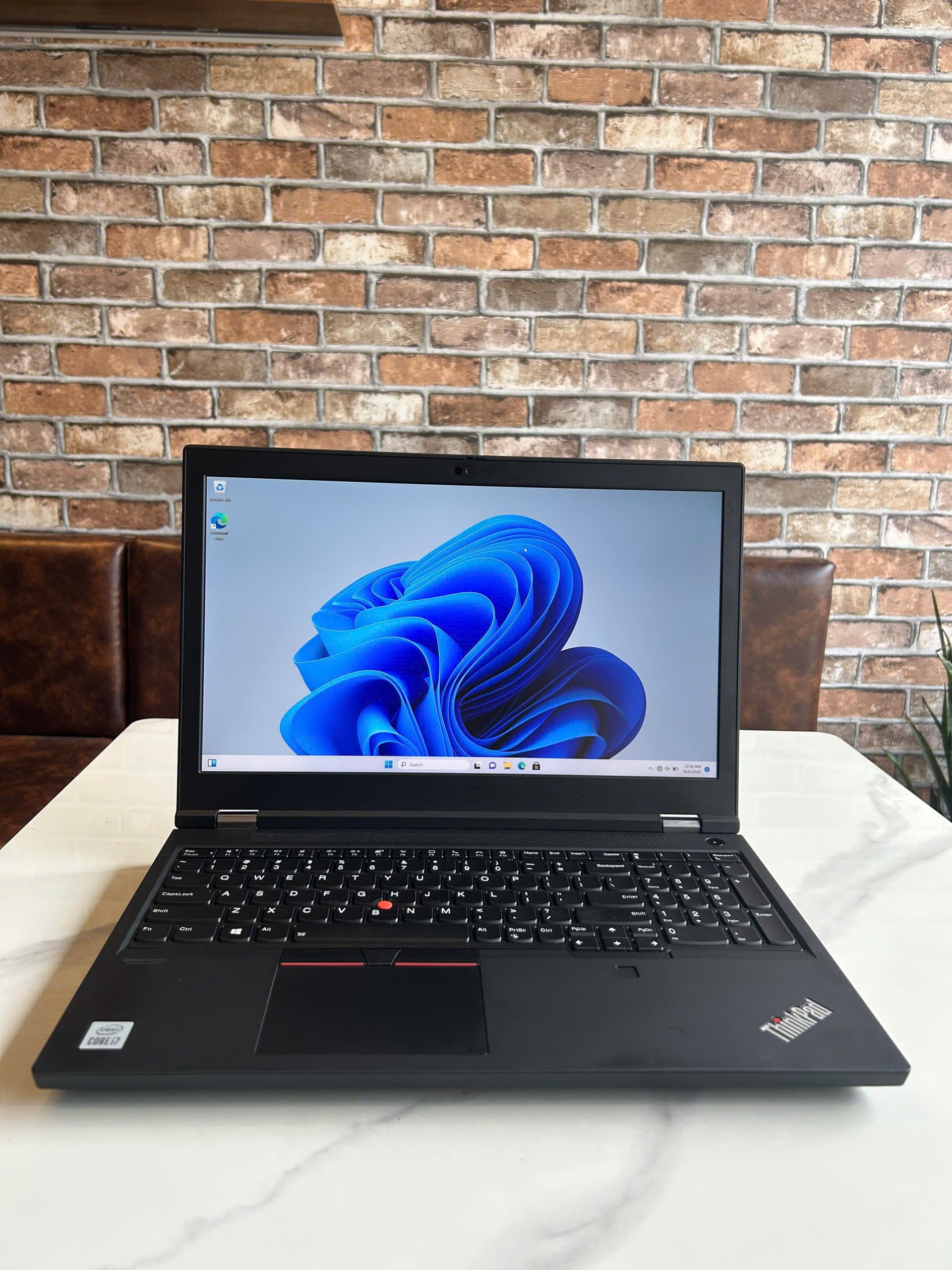 Lenovo ThinkPad P15 Gen 1 Lenovo ThinkPad P15 Gen 1 Core i7-10750H Quadro T1000