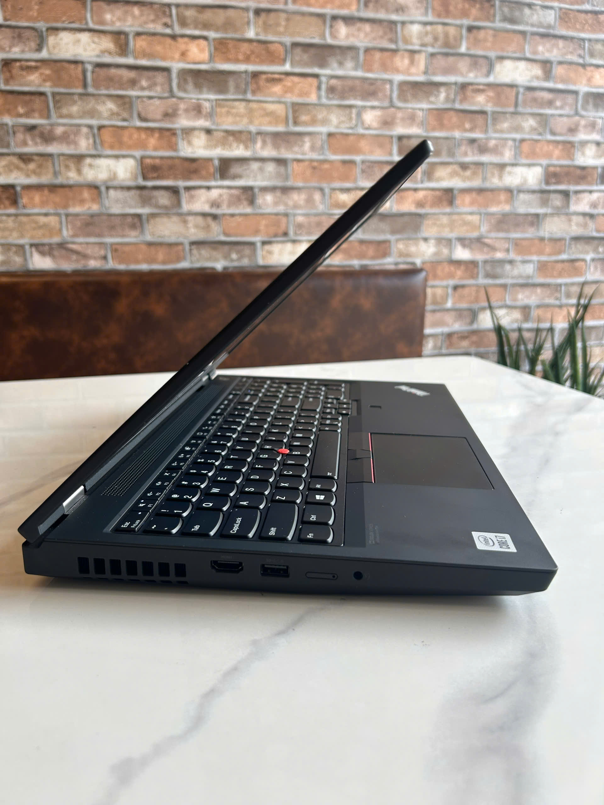 ThinkPad P15 Gen 1 Thunderbolt 3 HDMI RJ45 Cổng kết nối Lenovo ThinkPad P15 Gen 1
