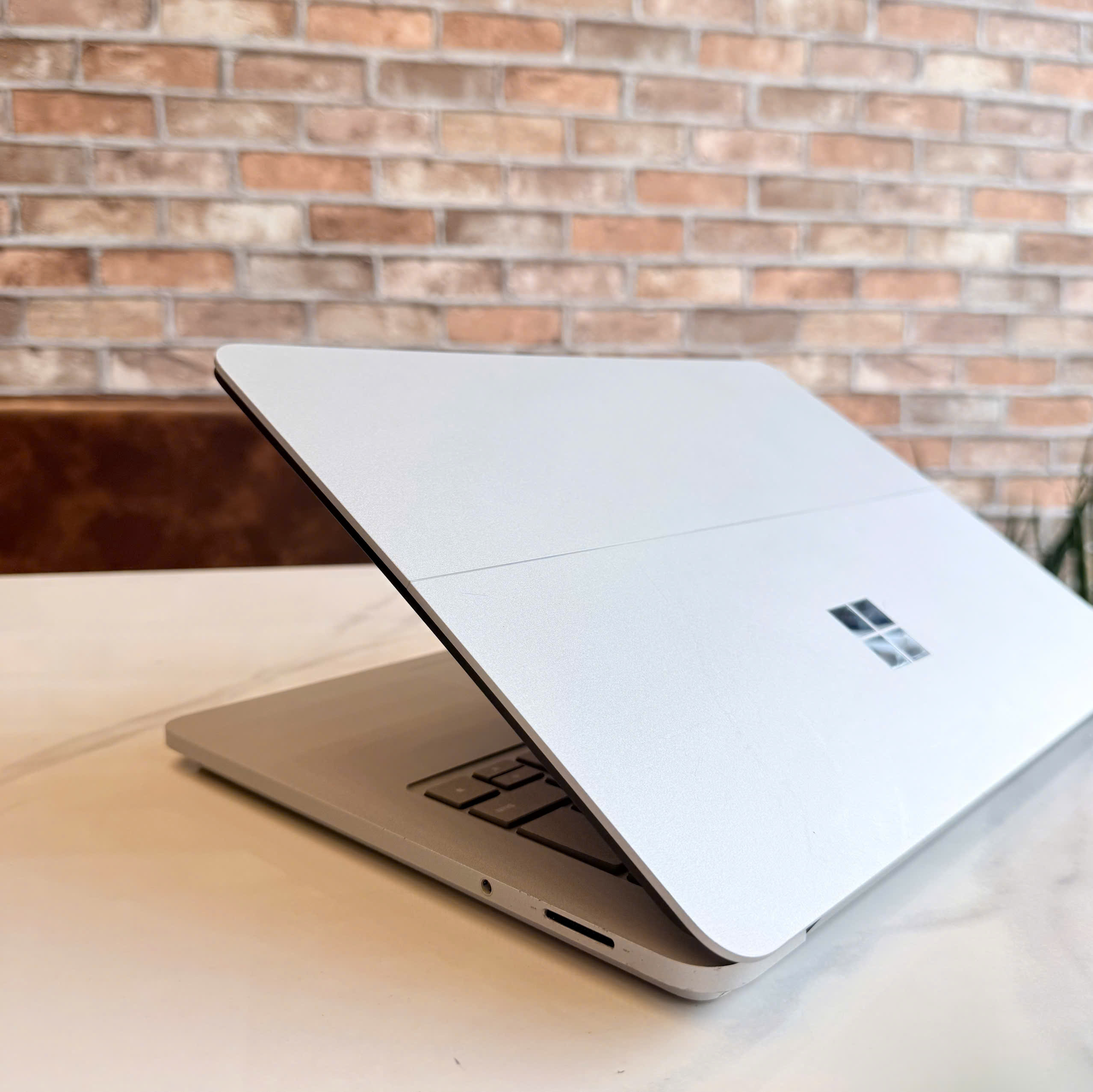 Surface Laptop Studio Thunderbolt 4 Cổng kết nối Microsoft Surface Laptop Studio