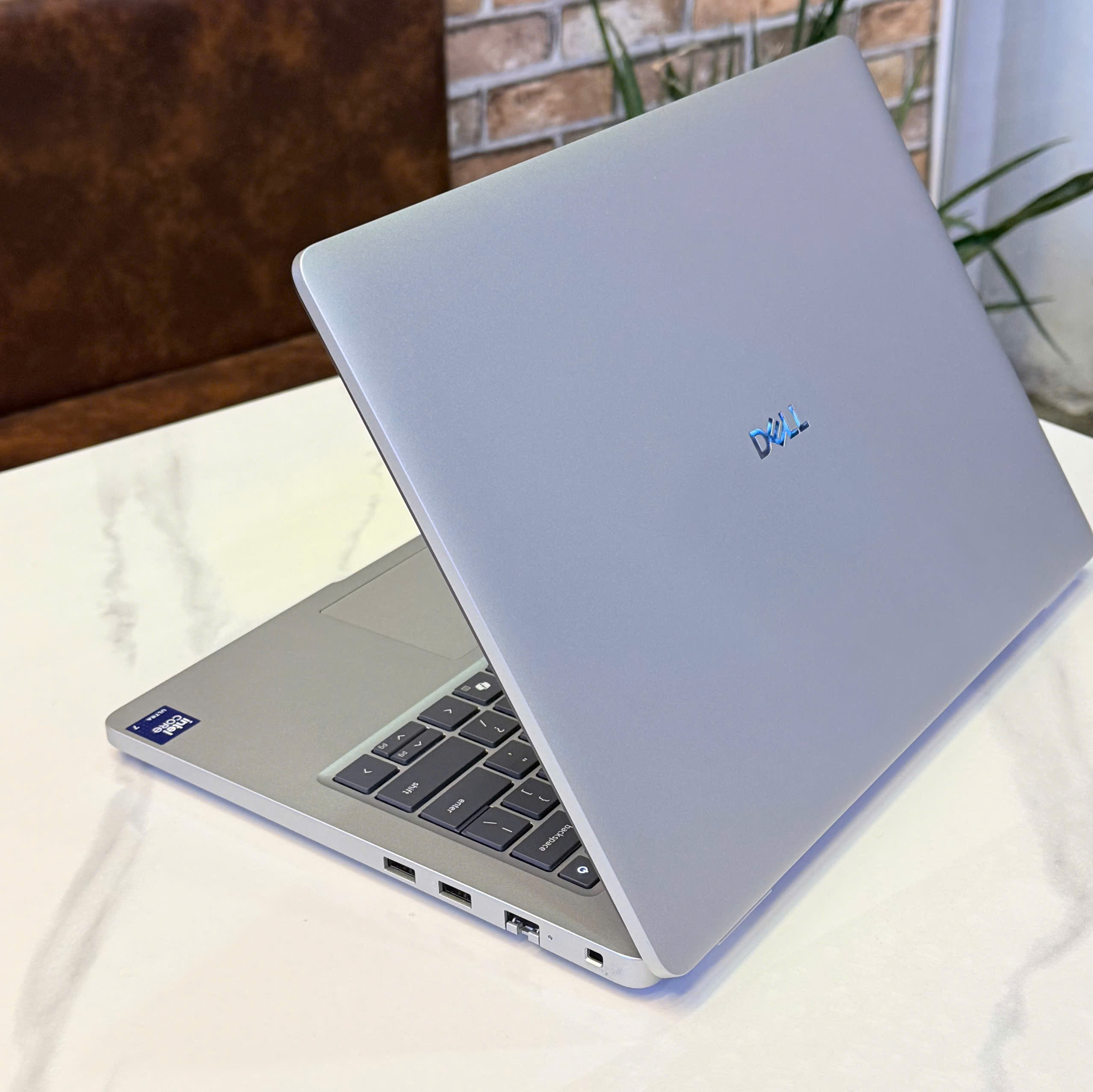 Dell Pro 14 PC14250 Thunderbolt 4 Cổng kết nối Dell Pro 14 PC14250