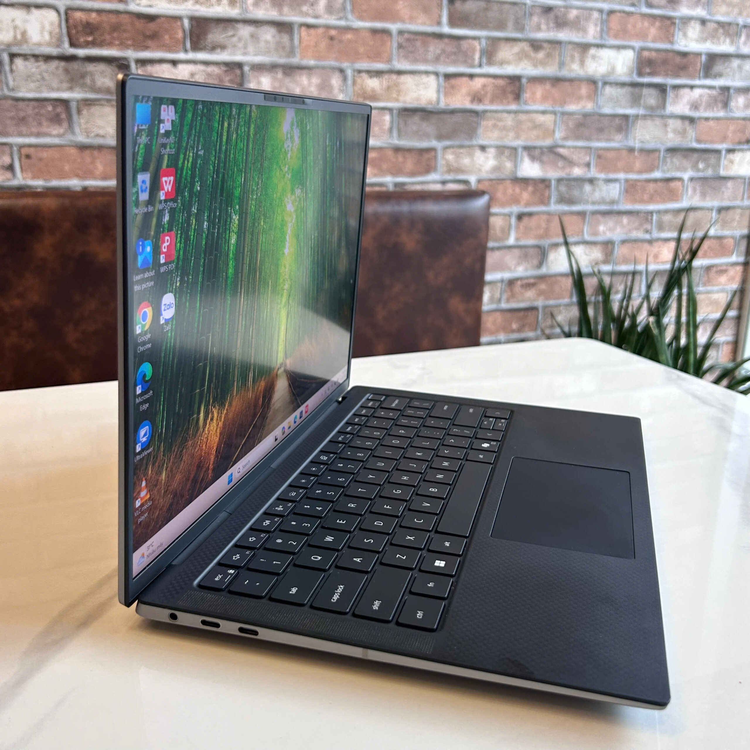Dell Precision 5490 Workstation