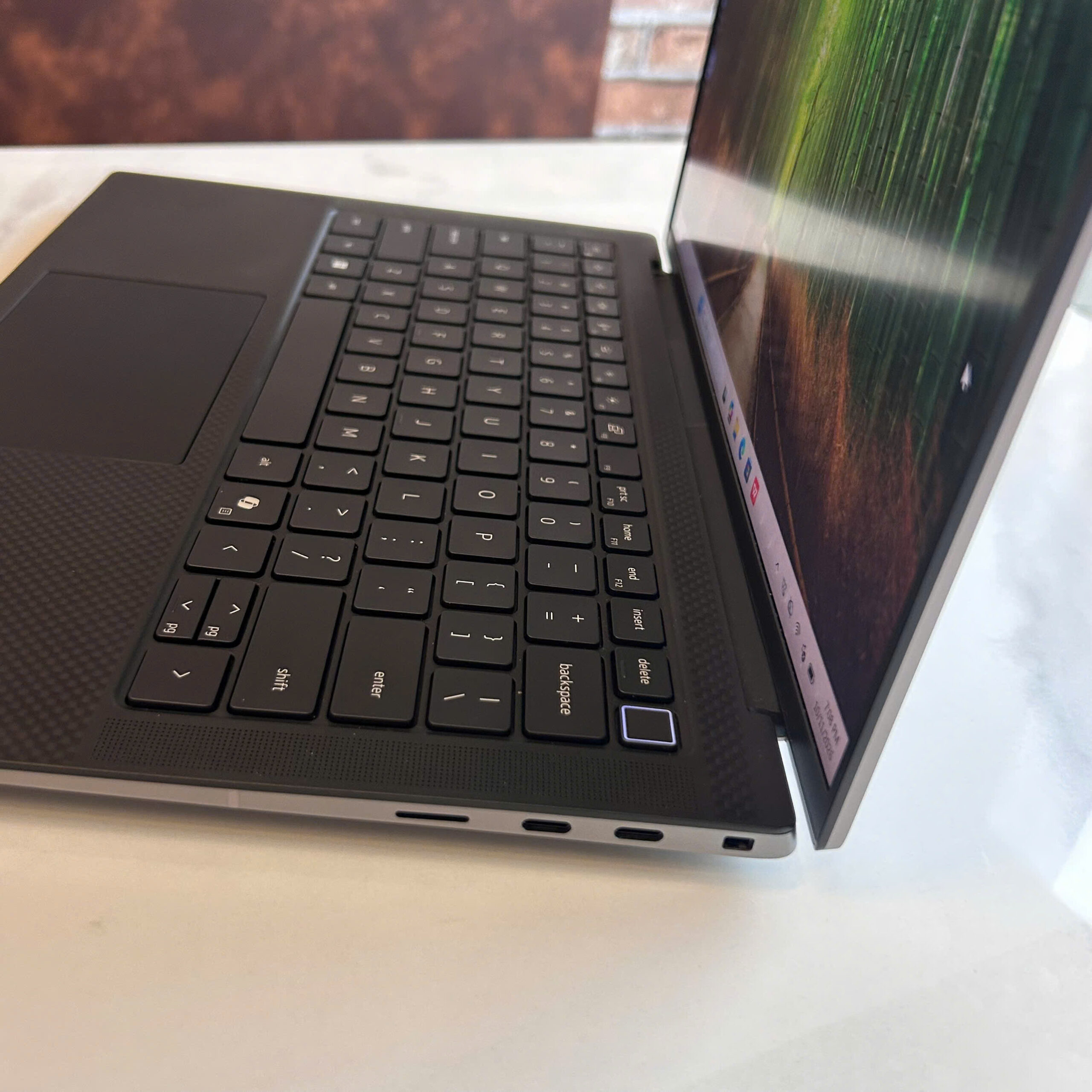 Dell Precision 5490 Display