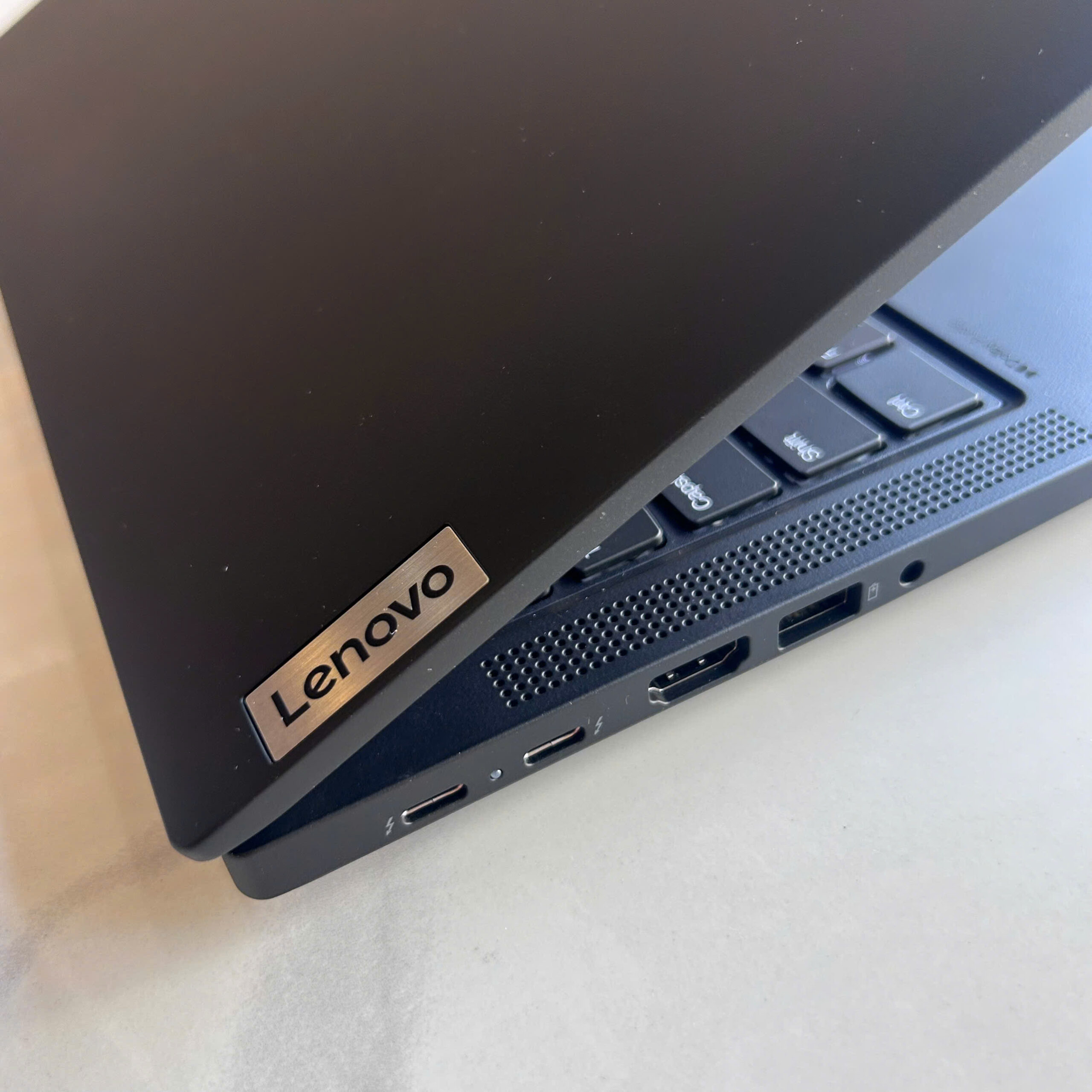 ThinkPad T14 Gen 5 AMD Display ThinkPad T14 Gen 5 AMD WUXGA