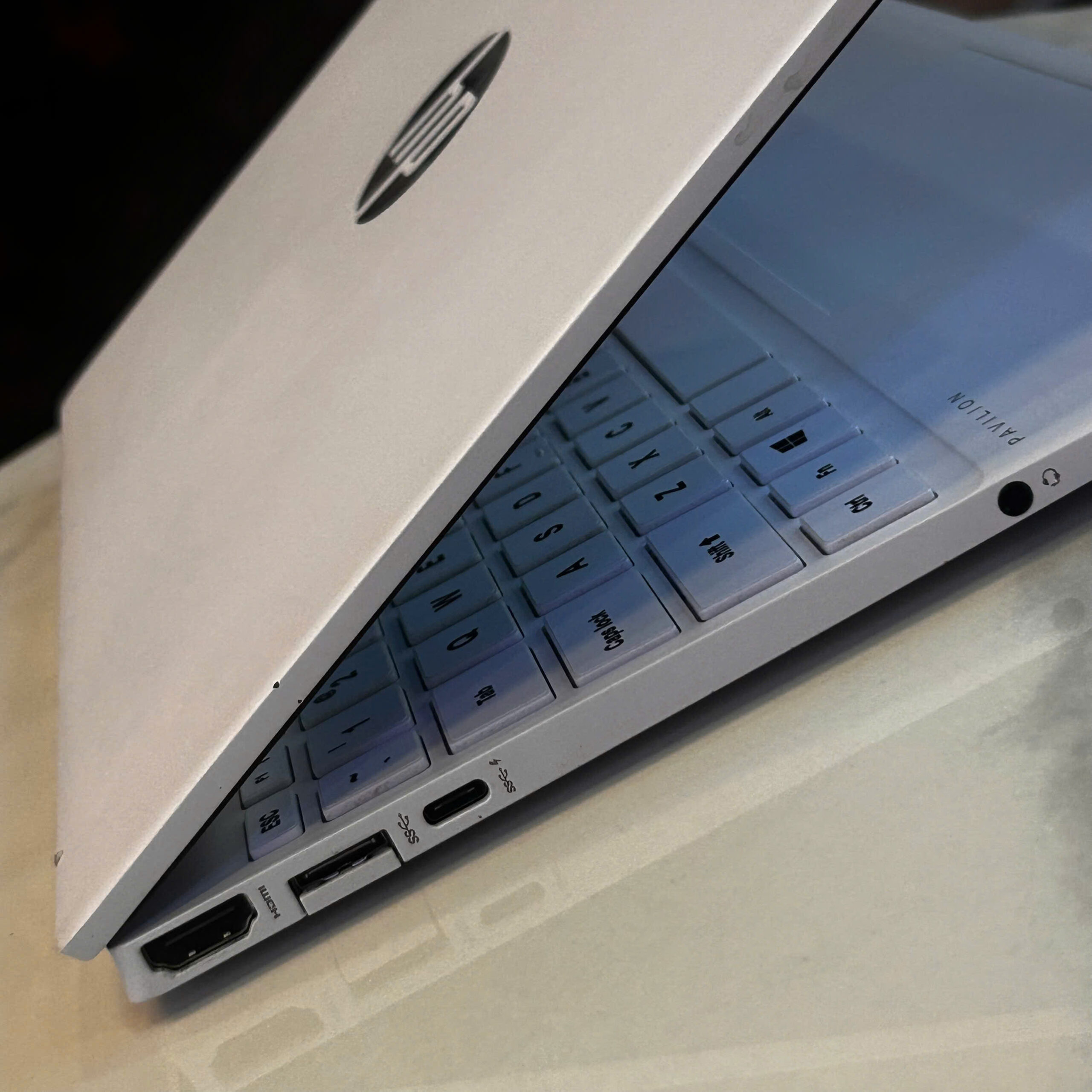 HP Pavilion Aero 13 WUXGA HP Pavilion Aero 13 WUXGA Display