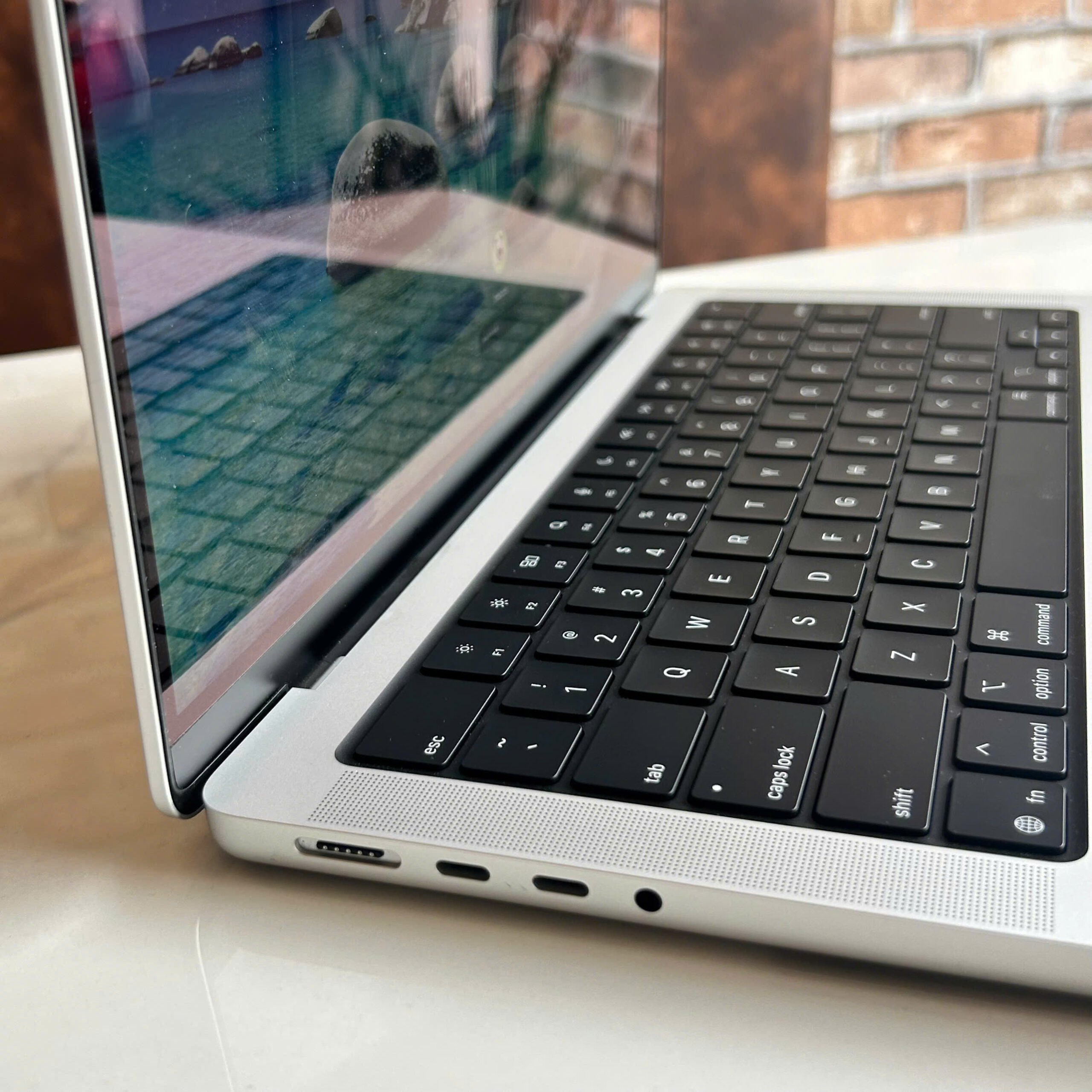 MacBook Pro 14 M5 Liquid Retina XDR Display MacBook Pro 14 M5 Liquid Retina XDR