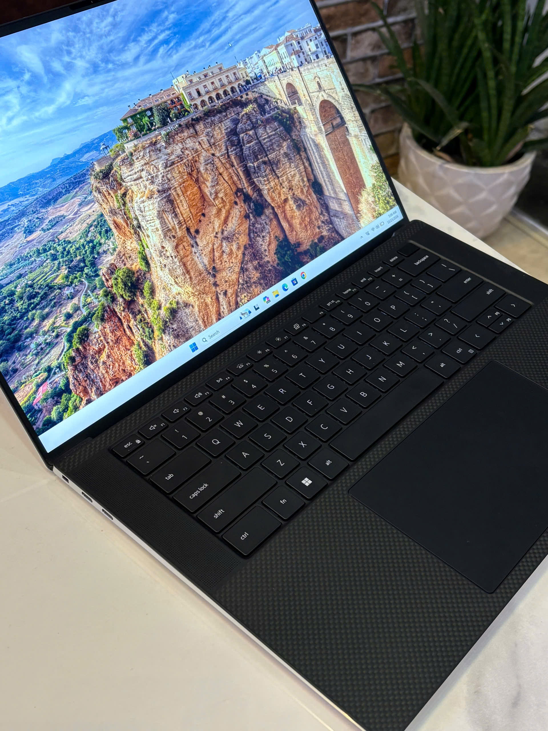 Dell XPS 15 9520 FHD+ Dell XPS 15 9520 FHD Plus Display