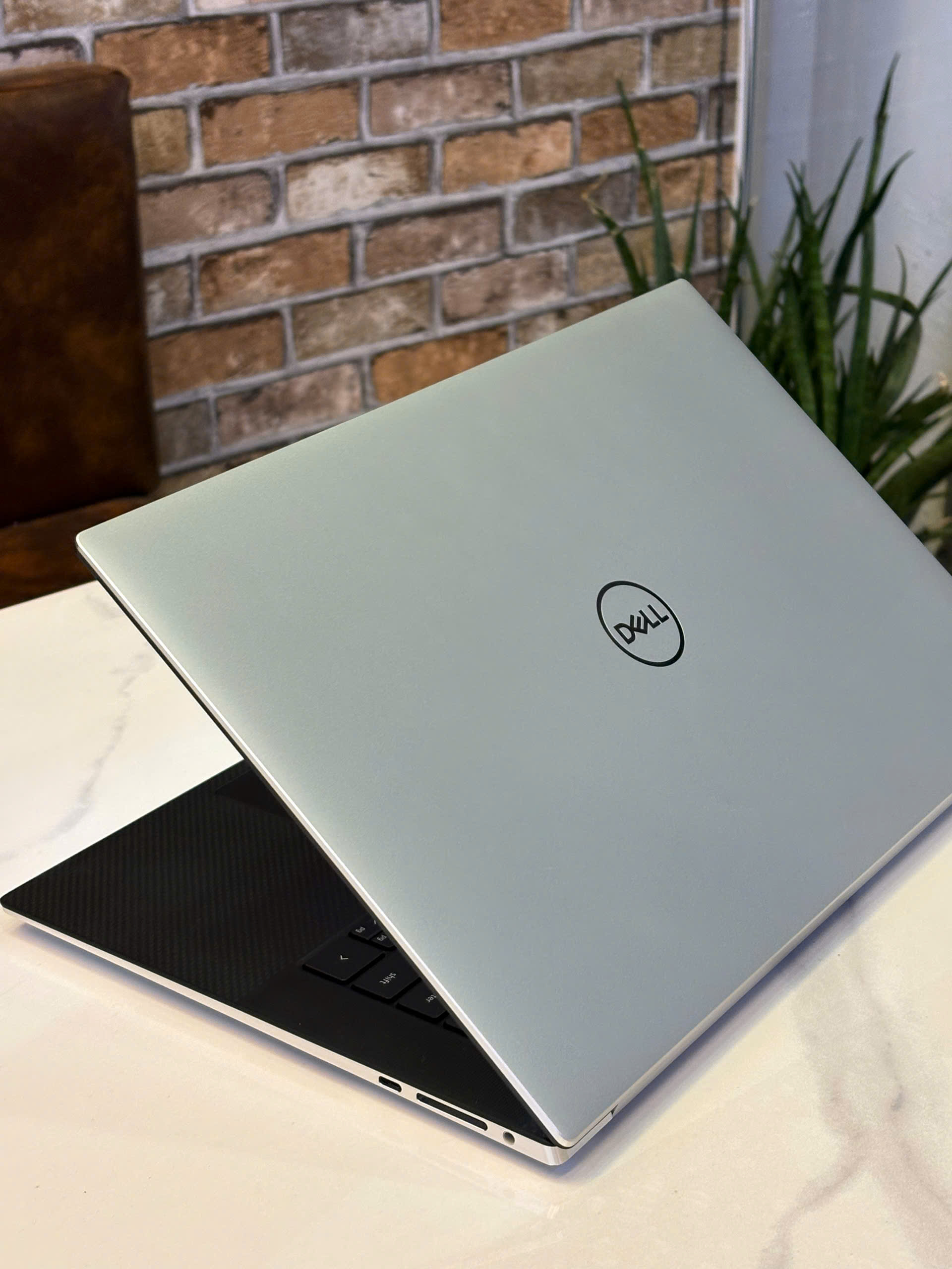 Dell XPS 15 9520 Design Dell XPS 15 9520 Premium Design