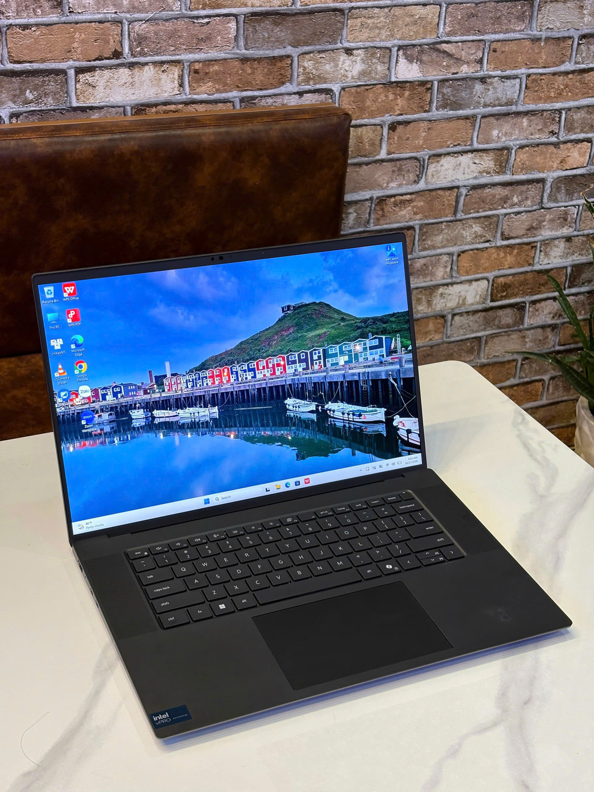 Dell Precision 5690 Dell Precision 5690 Core Ultra 9 RTX 2000 Ada