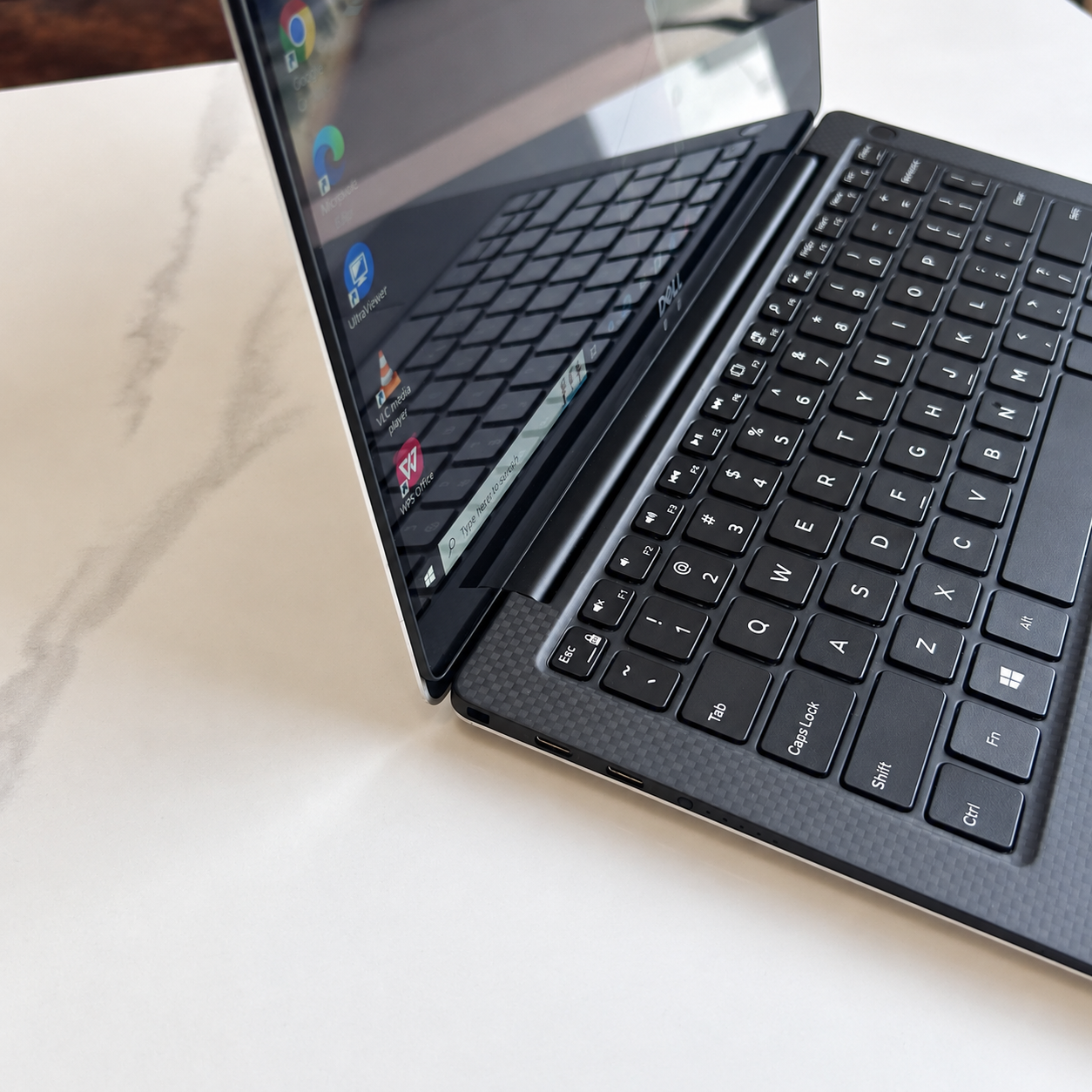 Dell XPS 13 9370 Connectivity Dell XPS 13 9370 Thunderbolt 3 Ports