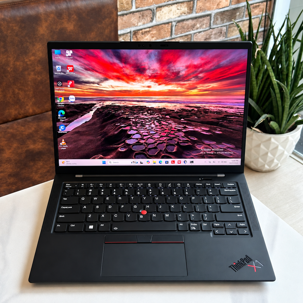 Lenovo ThinkPad X1 Carbon Gen 10 Lenovo ThinkPad X1 Carbon Gen 10 Core i7-1270P