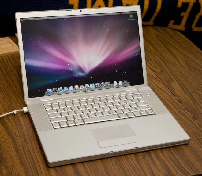 MacBook dòng đầu tiên