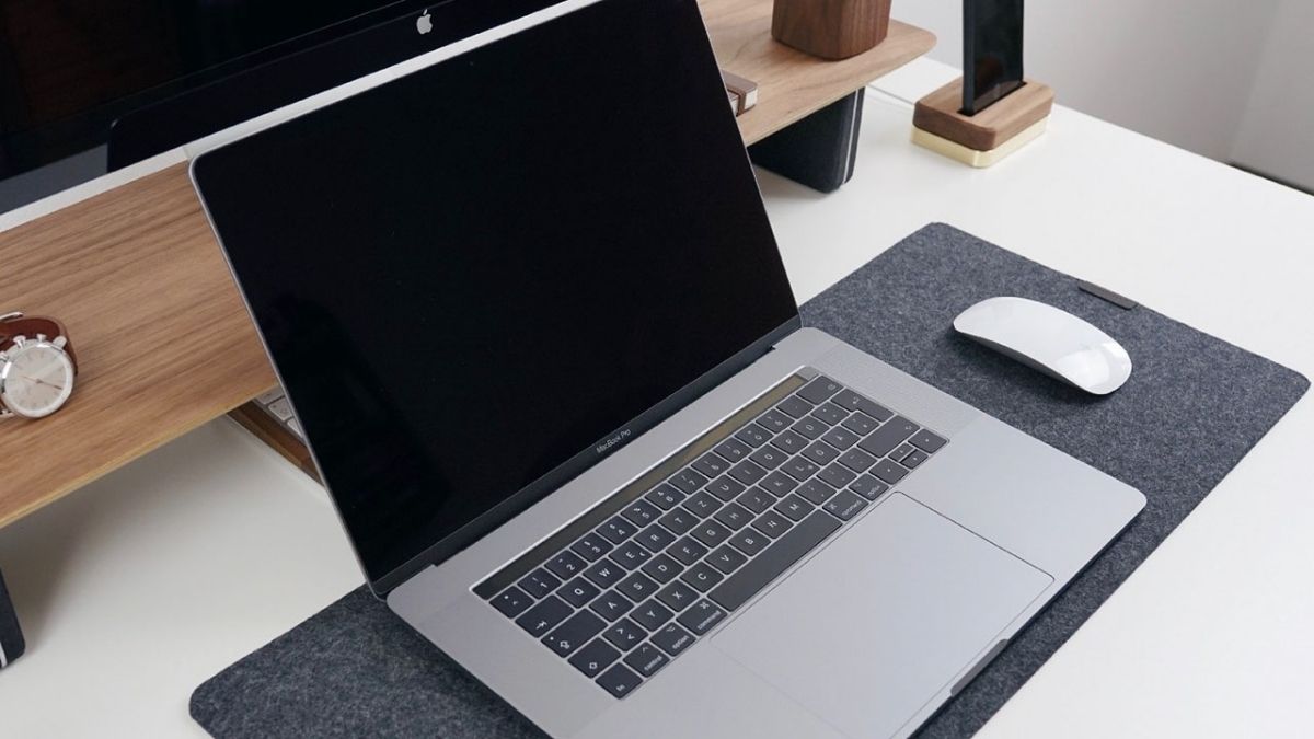 MacBook bị đen màn hình chỉ thấy chuột
