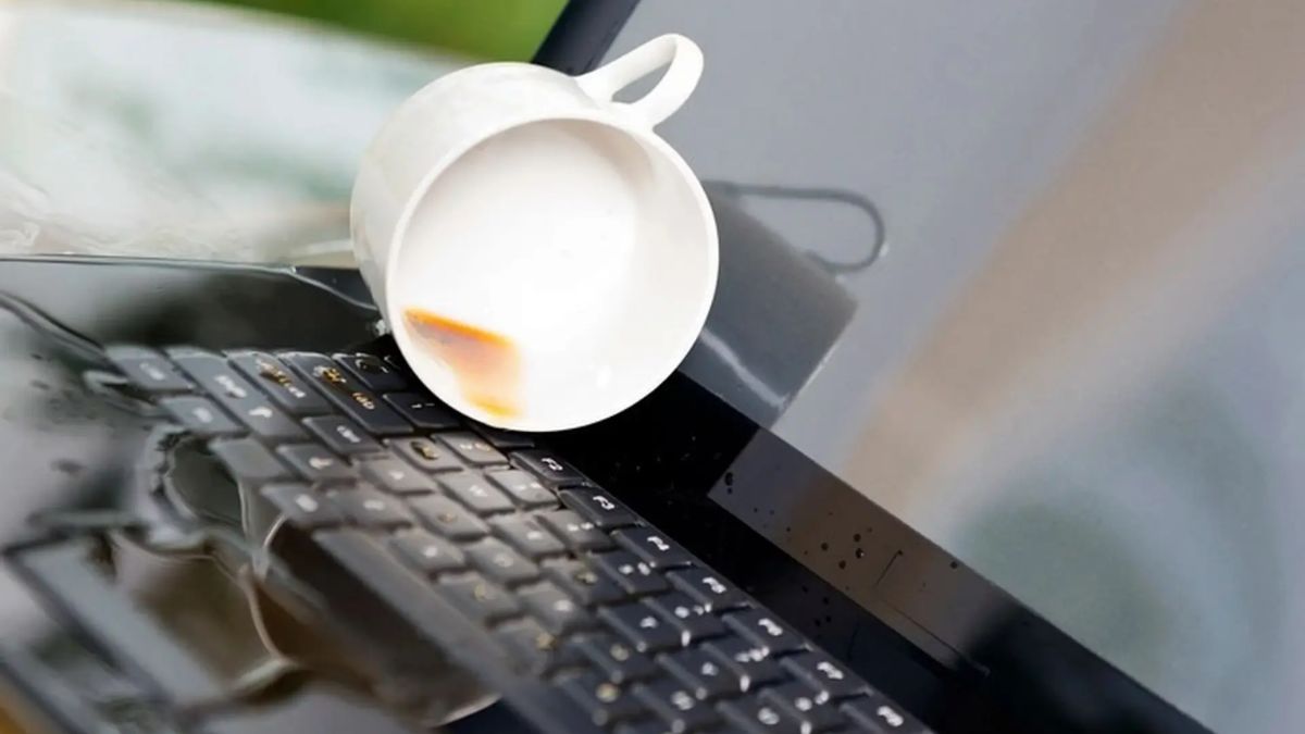 MacBook bị vô nước